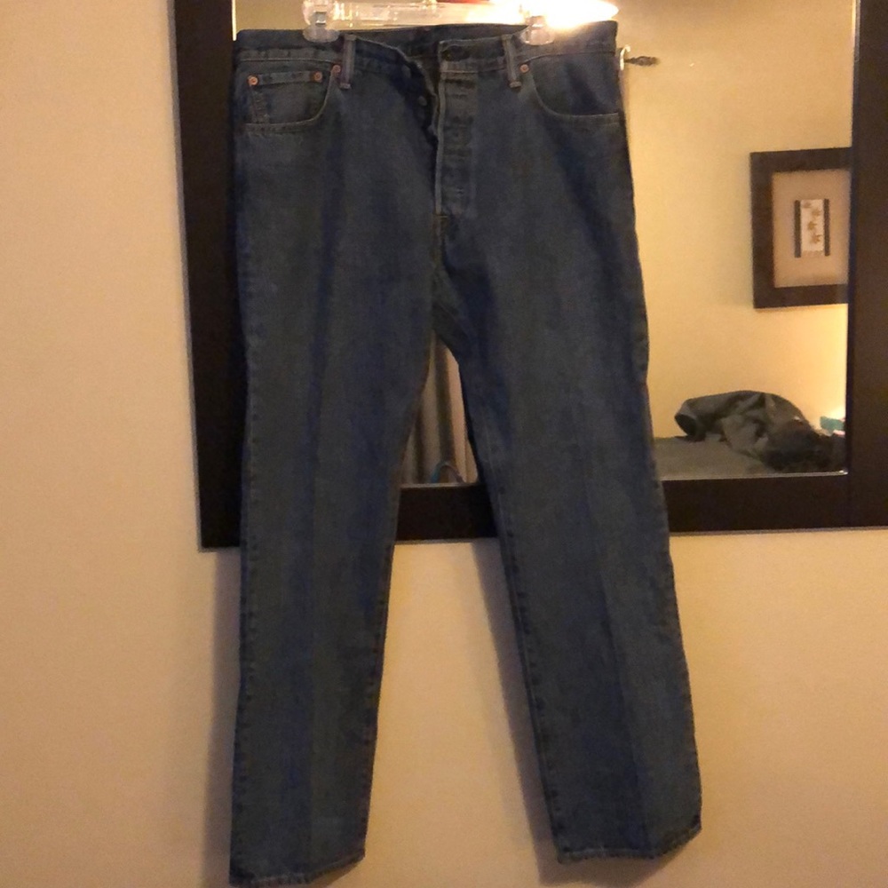 EUC Levi 501 Button fly Jeans 👖